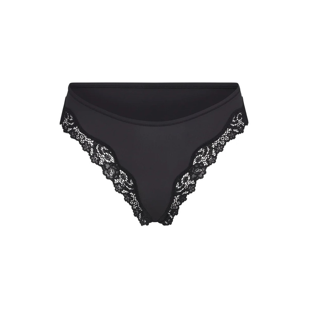 {SKIMS} FITS EVERYBODY LACE TANGA [ONYX]